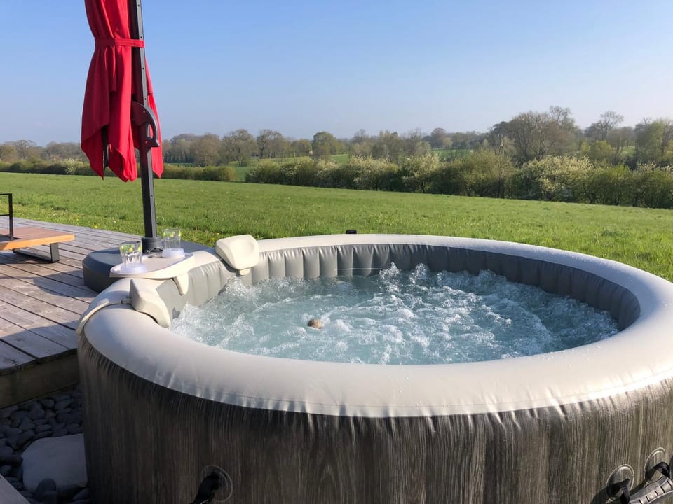 Patio, Hot Tub, Entertainment