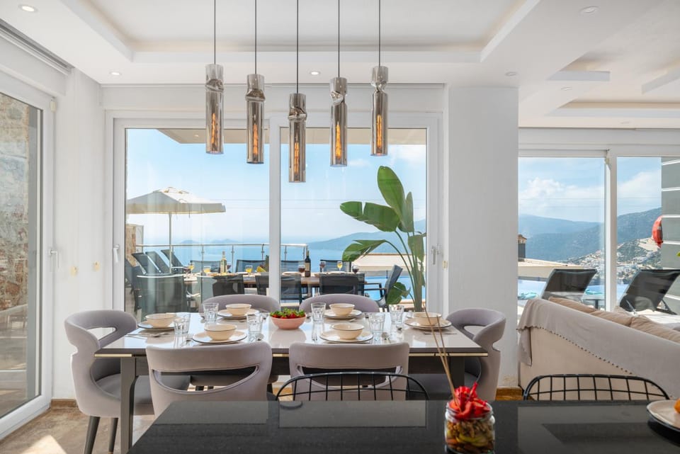Natural landscape, View (from property/room), Balcony/Terrace, Living room, Seating area, Dining area, Mountain view, Sea view