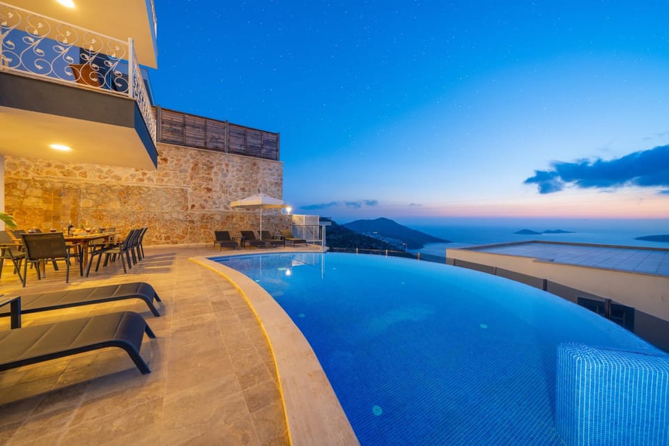 Property building, Patio, Nearby landmark, Day, Natural landscape, View (from property/room), Balcony/Terrace, Pool view, Sea view, Swimming pool, sunbed