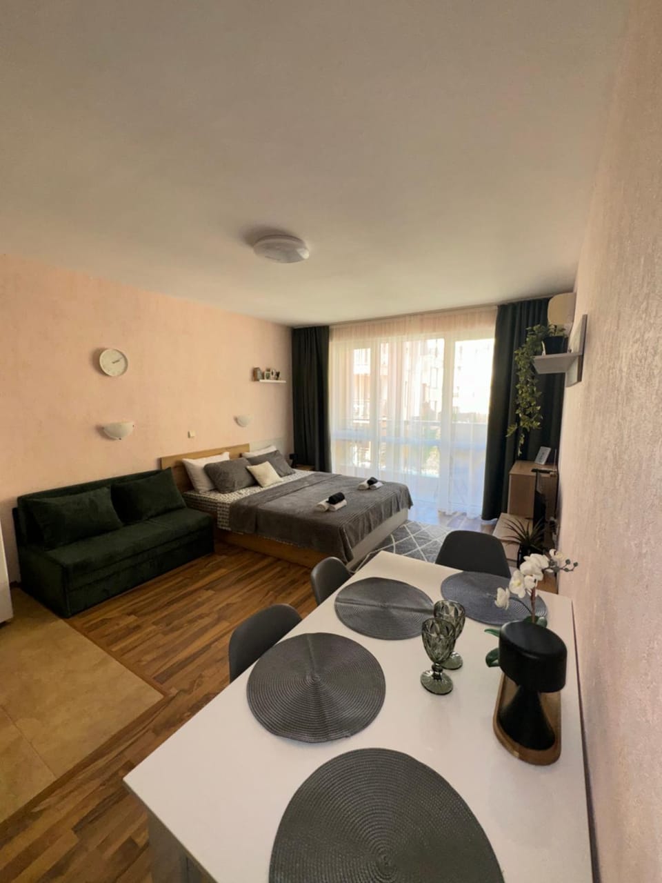 Living room, Photo of the whole room, Seating area, Bedroom