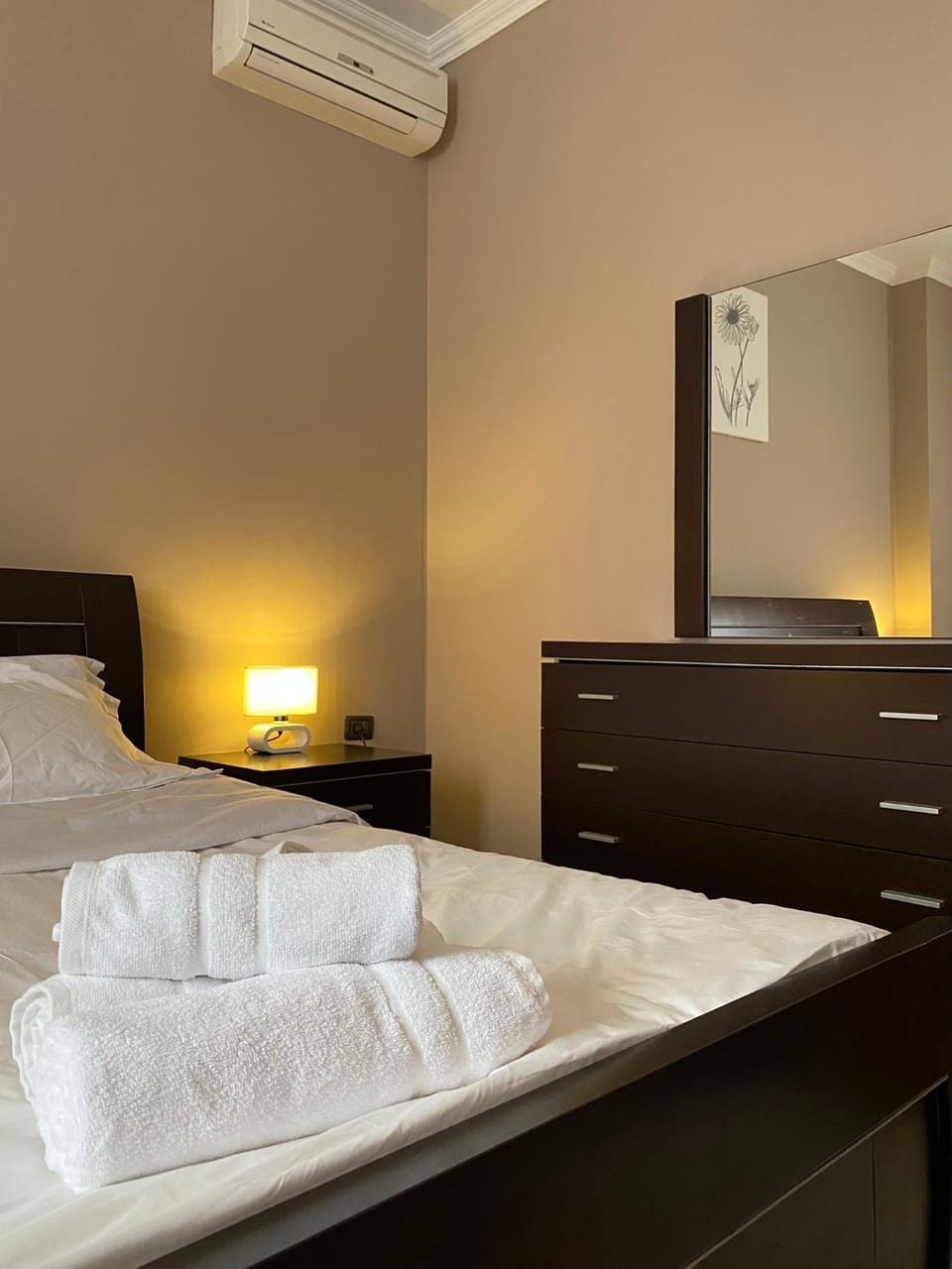 Bed, Photo of the whole room, Bedroom