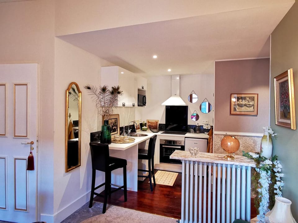 Kitchen or kitchenette, Dining area, dishwasher, pet friendly, stove