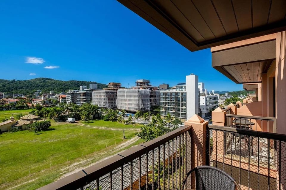 Pé na areia no Hotel Jurerê Beach Village Apartment hotel in Florianopolis