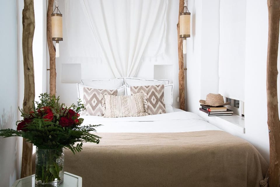 Bed, Photo of the whole room
