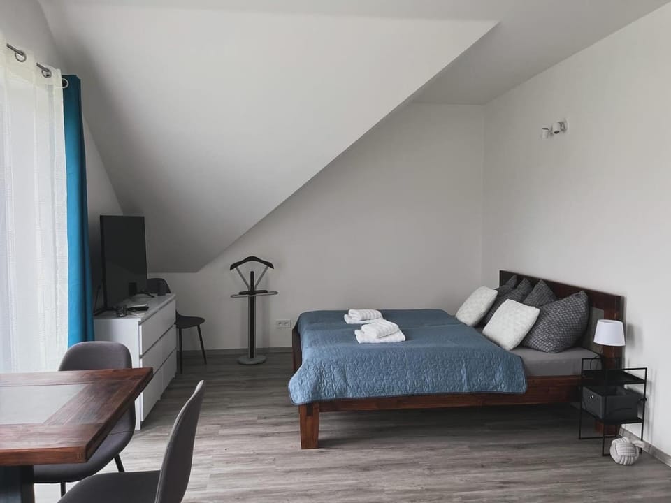 Bed, Garden view
