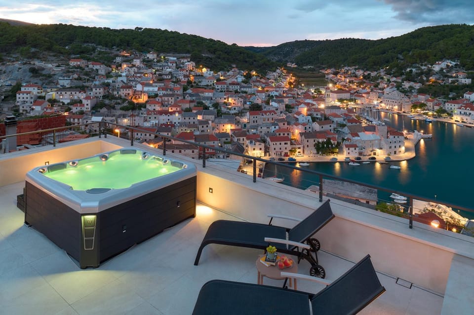 Hot Tub, View (from property/room), City view, Sea view