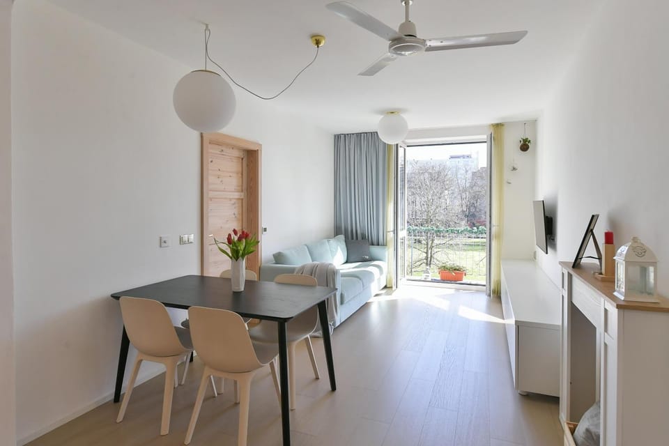 TV and multimedia, Living room, Seating area, Dining area, fireplace