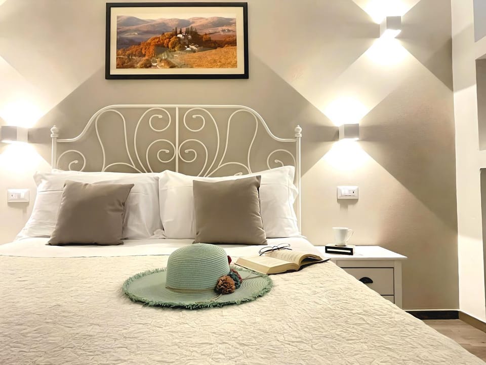 Bed, Kitchen or kitchenette, Photo of the whole room, Bedroom