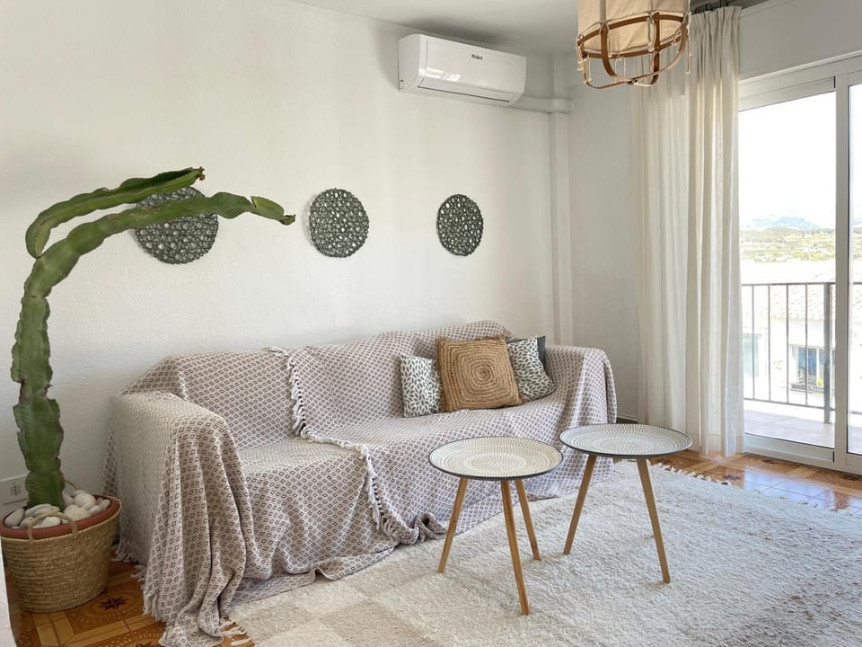 Living room, Seating area, air conditioner