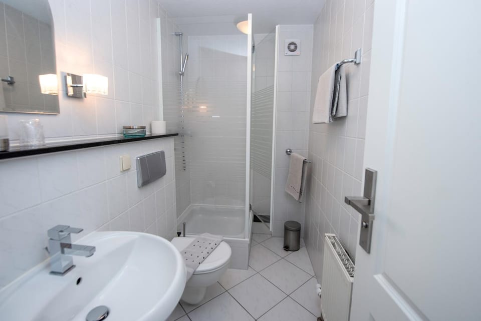 Bathroom, Photo of the whole room