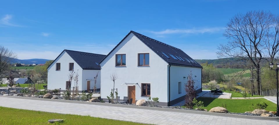 Property building, Spring, Day, Natural landscape, Garden, Garden view, Mountain view