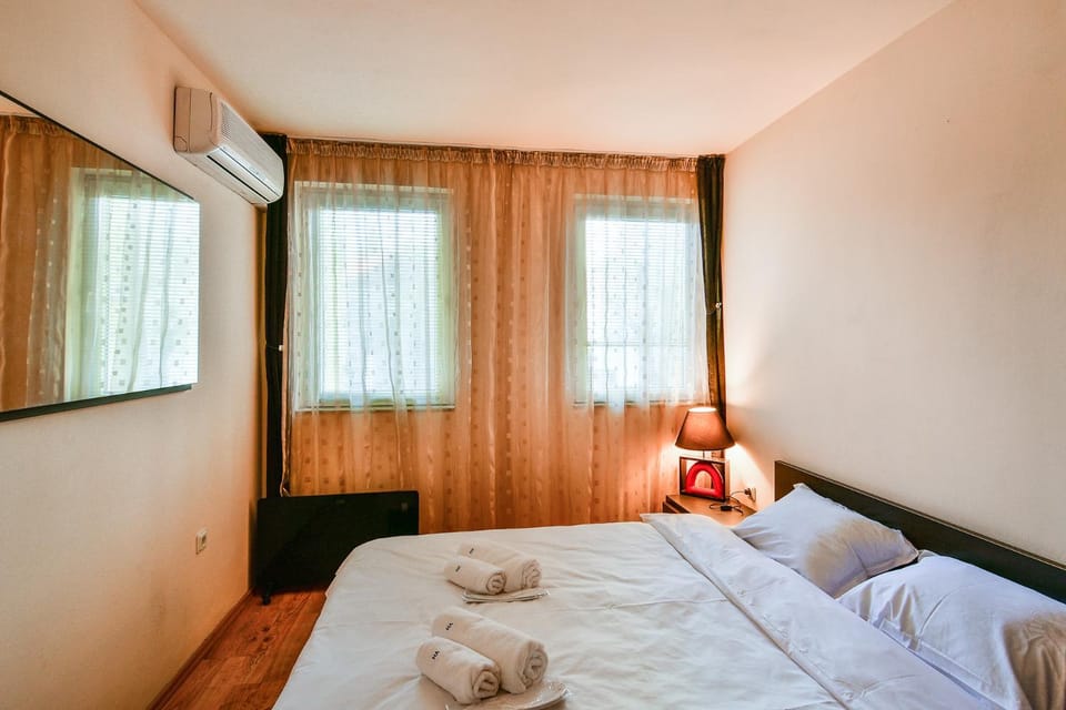 Bed, Photo of the whole room, Bedroom, towels, air conditioner