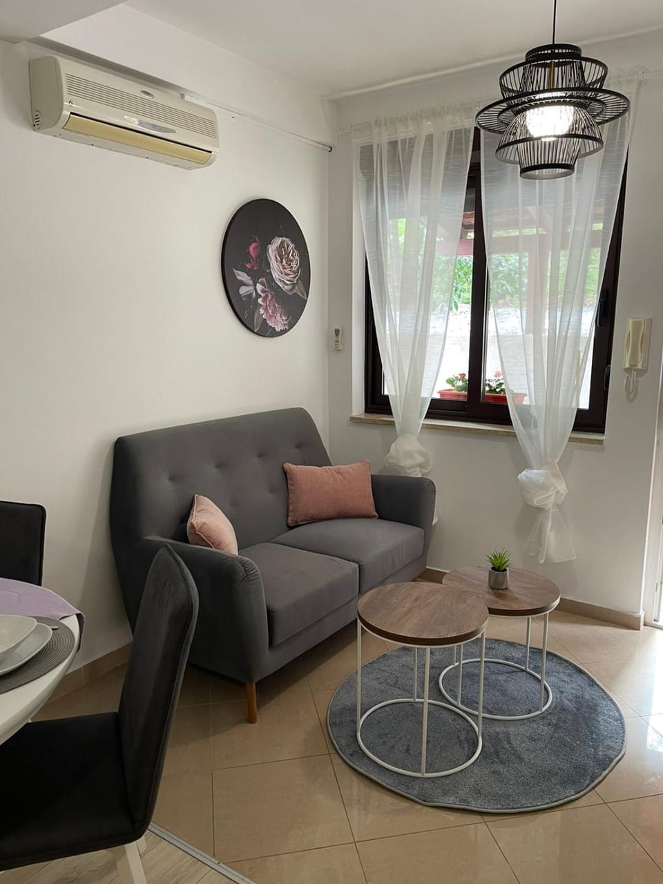 Living room, Seating area, air conditioner