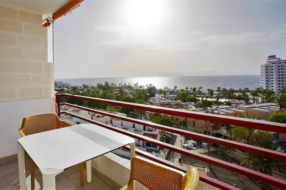 View (from property/room), Balcony/Terrace, Dining area, Sea view