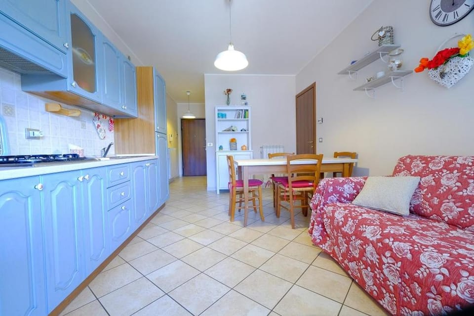 Kitchen or kitchenette, Living room, Dining area, pet friendly, stove