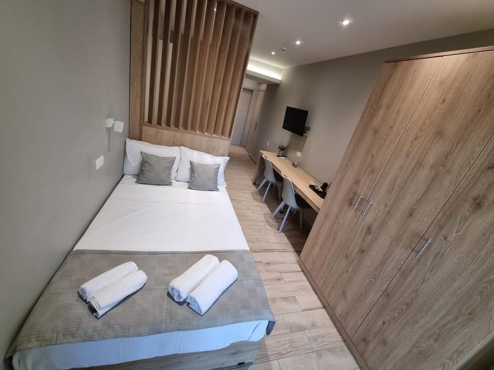 Bed, towels