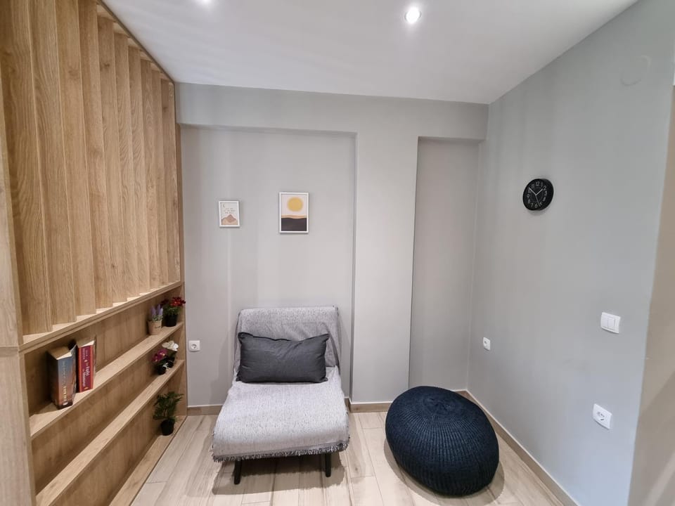 Library, Living room, Seating area