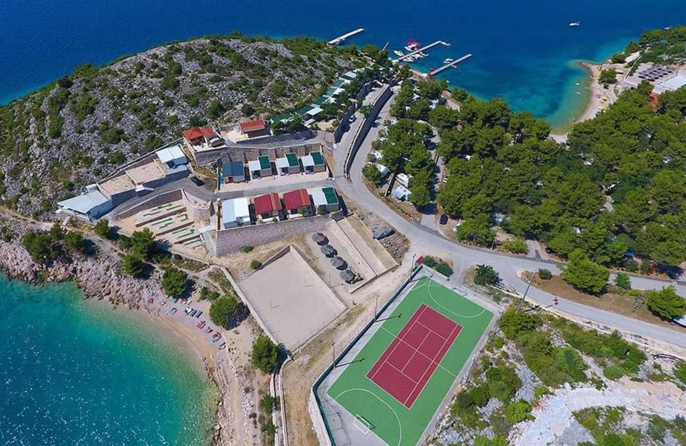 Tennis court