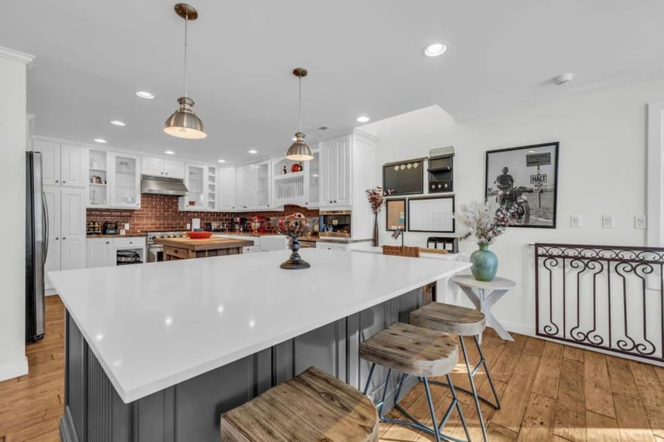 Roomy 4BR Townhome Near Main St with Private Hot Tub House in Park City