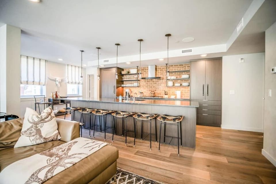 Amazing 3BR Condo on Main with Hot Tub Steps to Lift House in Park City