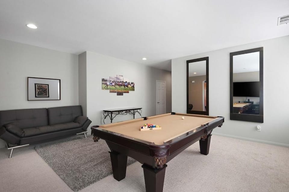 Walking distance to Coachella and Stagecoach with 4 bedrooms House in La Quinta