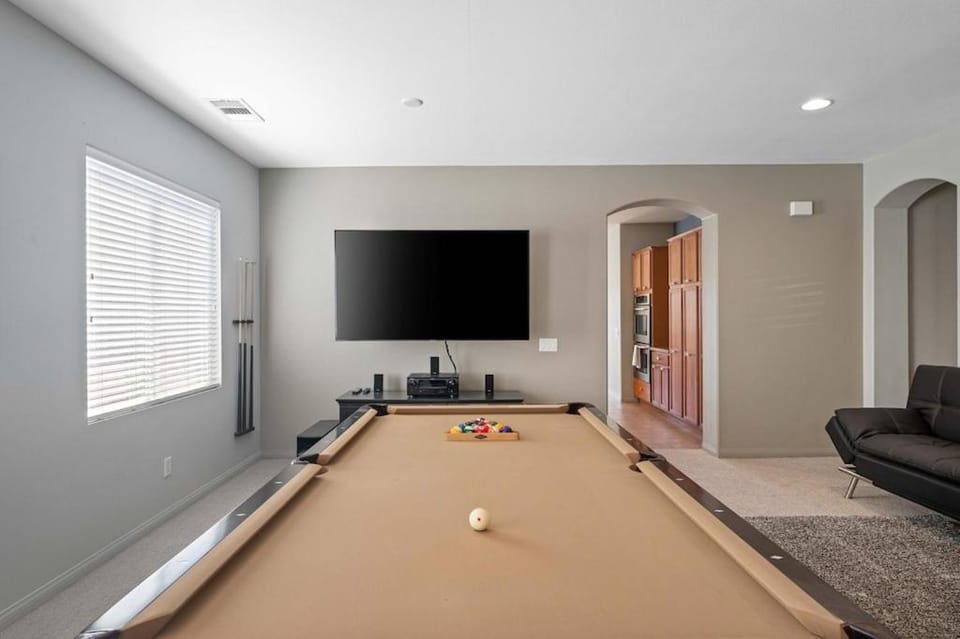 Walking distance to Coachella and Stagecoach with 4 bedrooms House in La Quinta