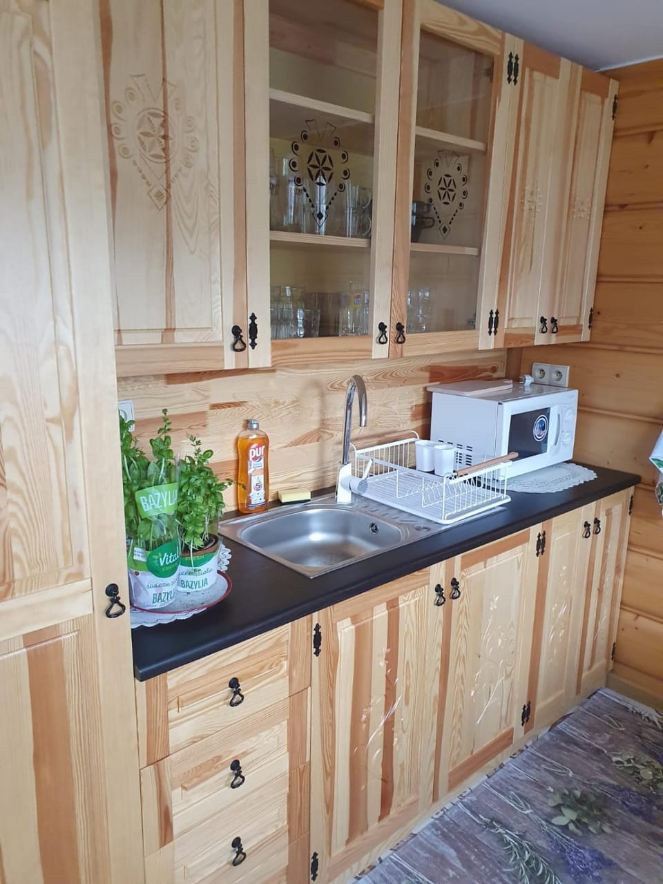 Kitchen or kitchenette, minibar