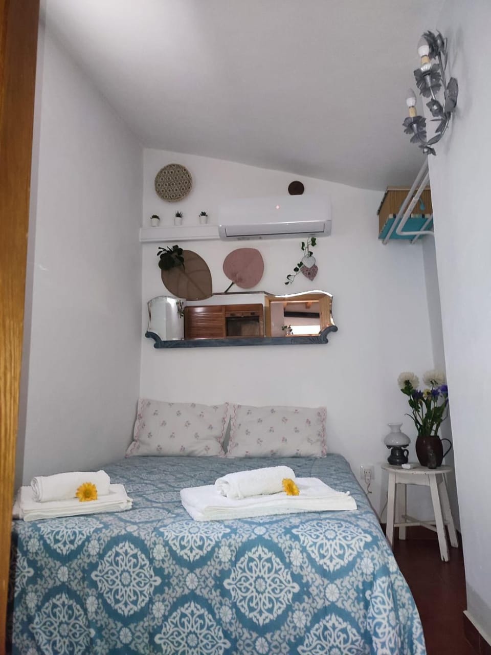 Bedroom, towels, air conditioner