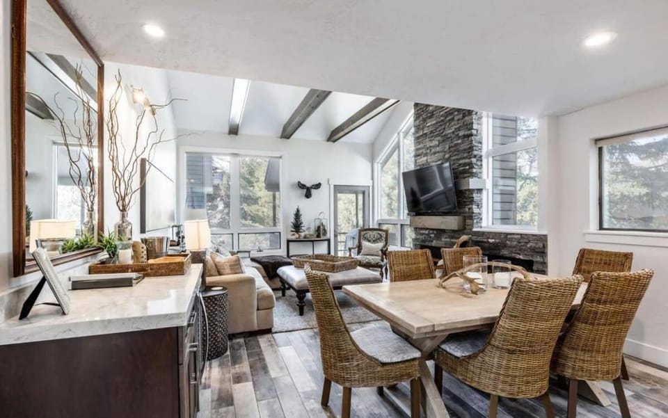 Remodeled 4BR Close to Canyons Village and Skiing House in Wasatch County
