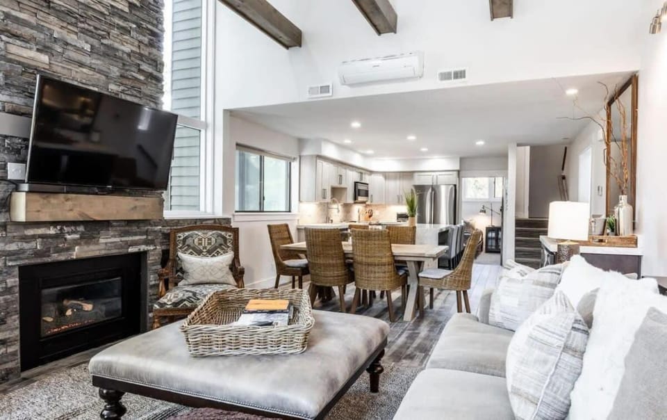 Remodeled 4BR Close to Canyons Village and Skiing House in Wasatch County
