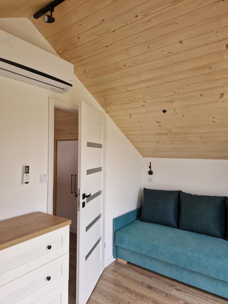 Bed, Seating area, Parking, wardrobe, air conditioner
