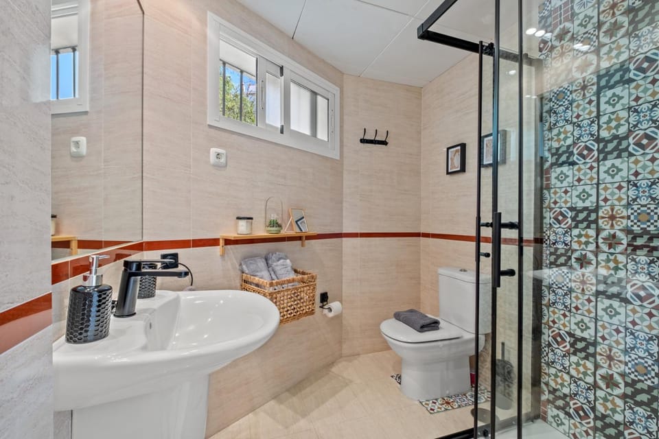 Shower, towels
