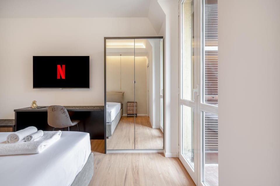 Bed, TV and multimedia, Photo of the whole room, Bedroom, wardrobe