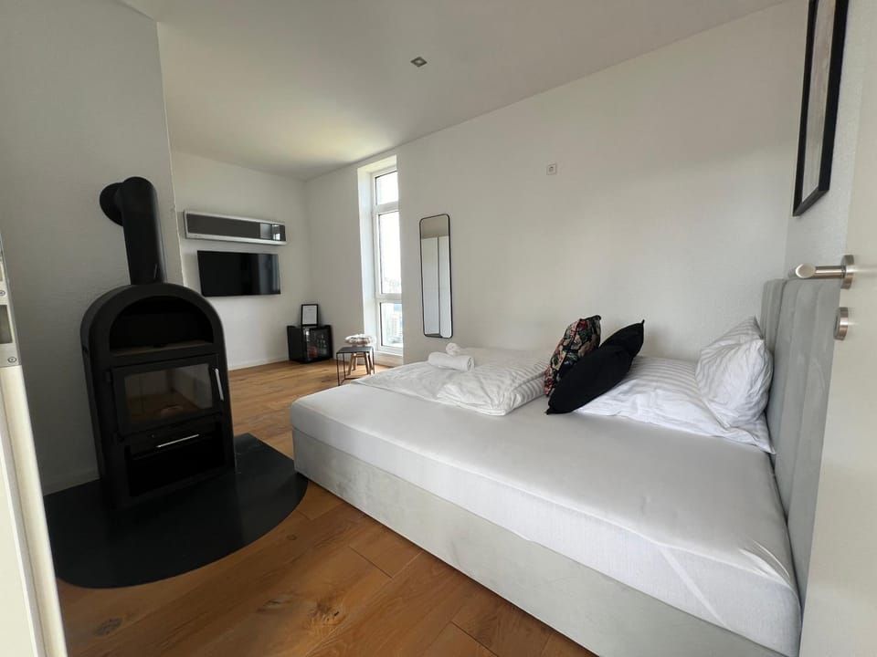Bed, Bedroom, flat iron