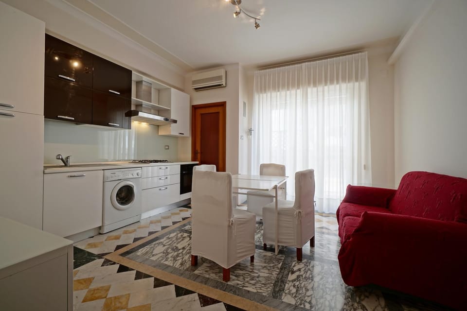 Kitchen or kitchenette, Living room, Seating area, Dining area, minibar, pet friendly, stove, washing machine, air conditioner