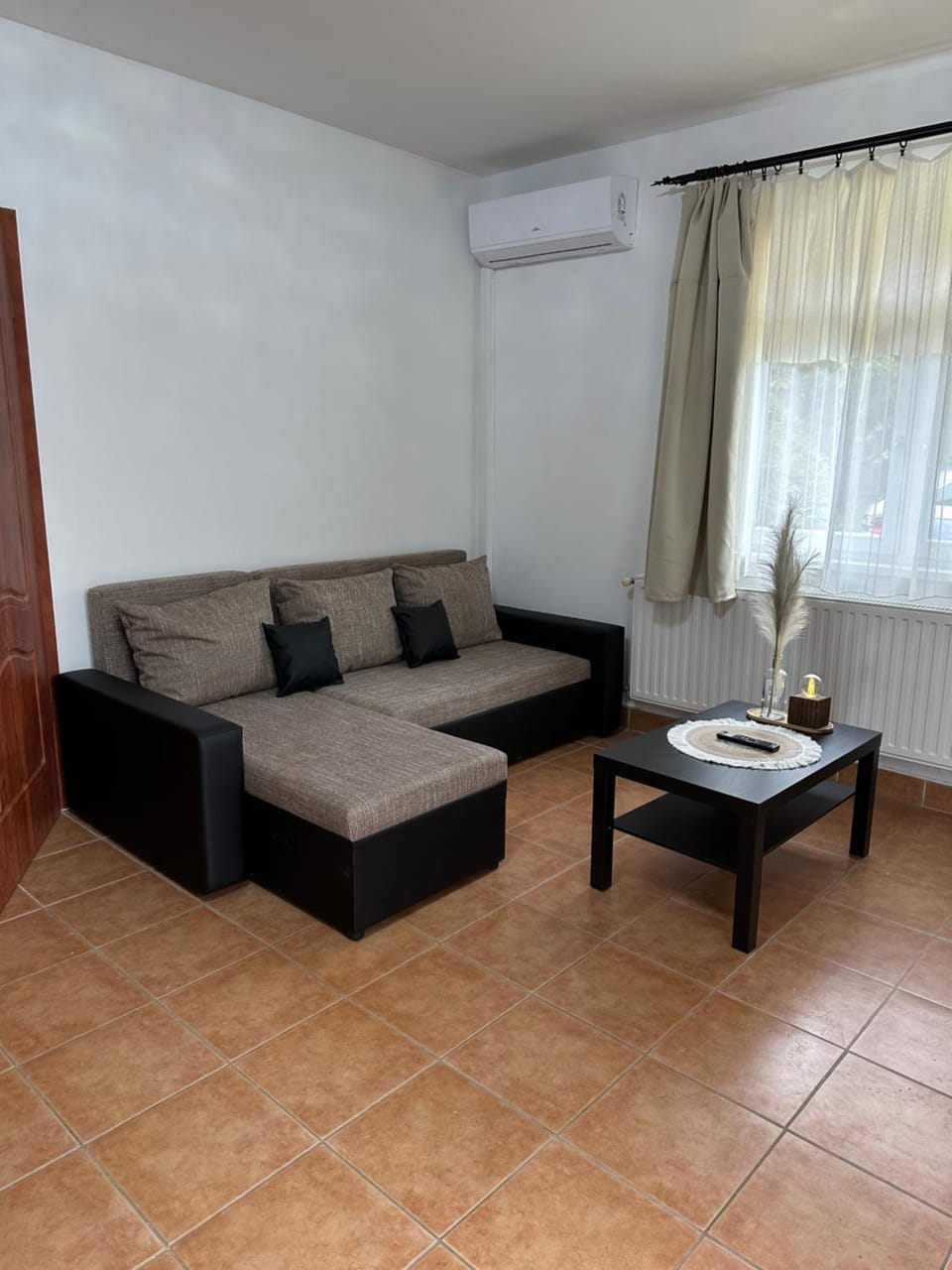 Living room, Seating area, air conditioner