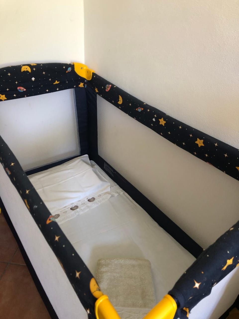 Bed, Photo of the whole room, Bedroom, bunk bed