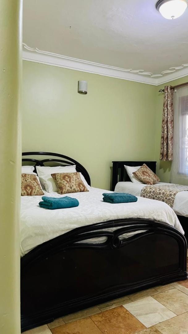 Blasto & Esita Cottages House in Kampala