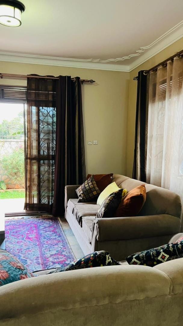 Blasto & Esita Cottages House in Kampala