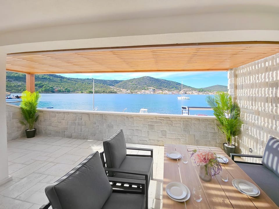 Property building, View (from property/room), View (from property/room), Seating area, City view, Sea view, Sea view