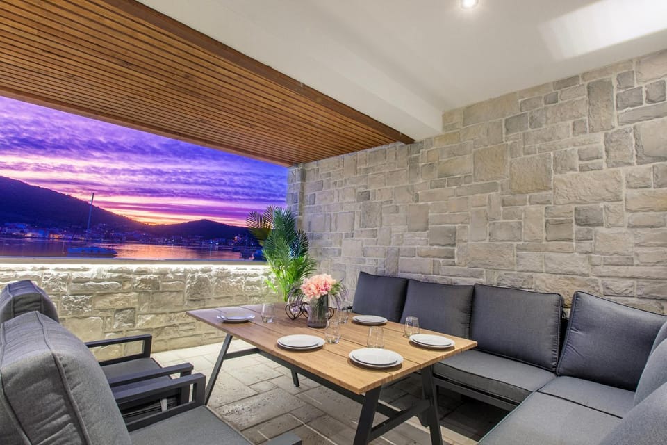 View (from property/room), Balcony/Terrace, City view, Mountain view, Sea view