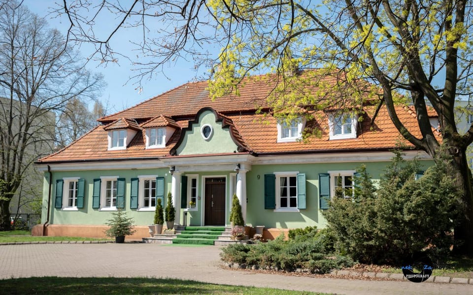 Property building, Day, Garden, Garden view