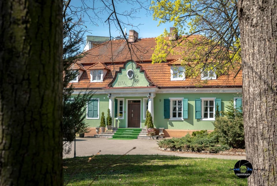 Property building, Day, Garden, Garden view
