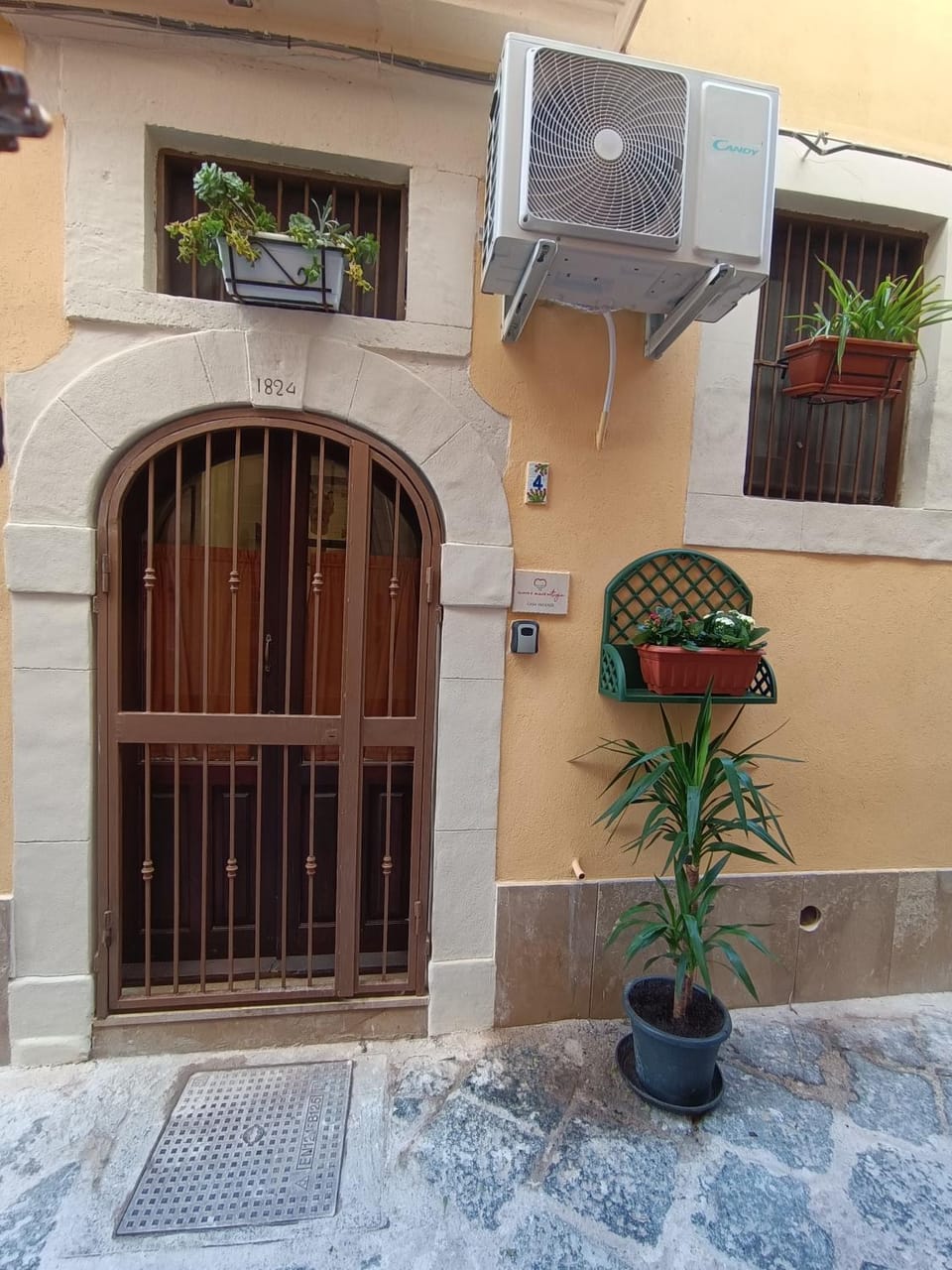 Property building, Facade/entrance