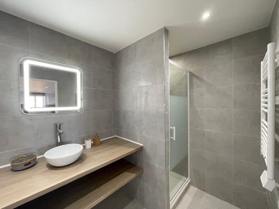 Shower, Bathroom, dryer