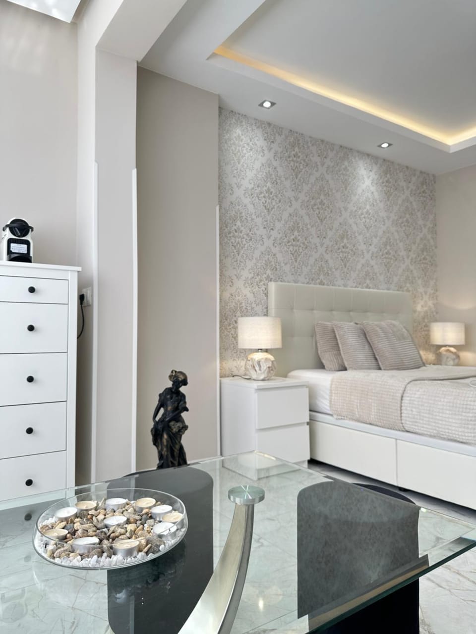 Bed, Living room, Seating area