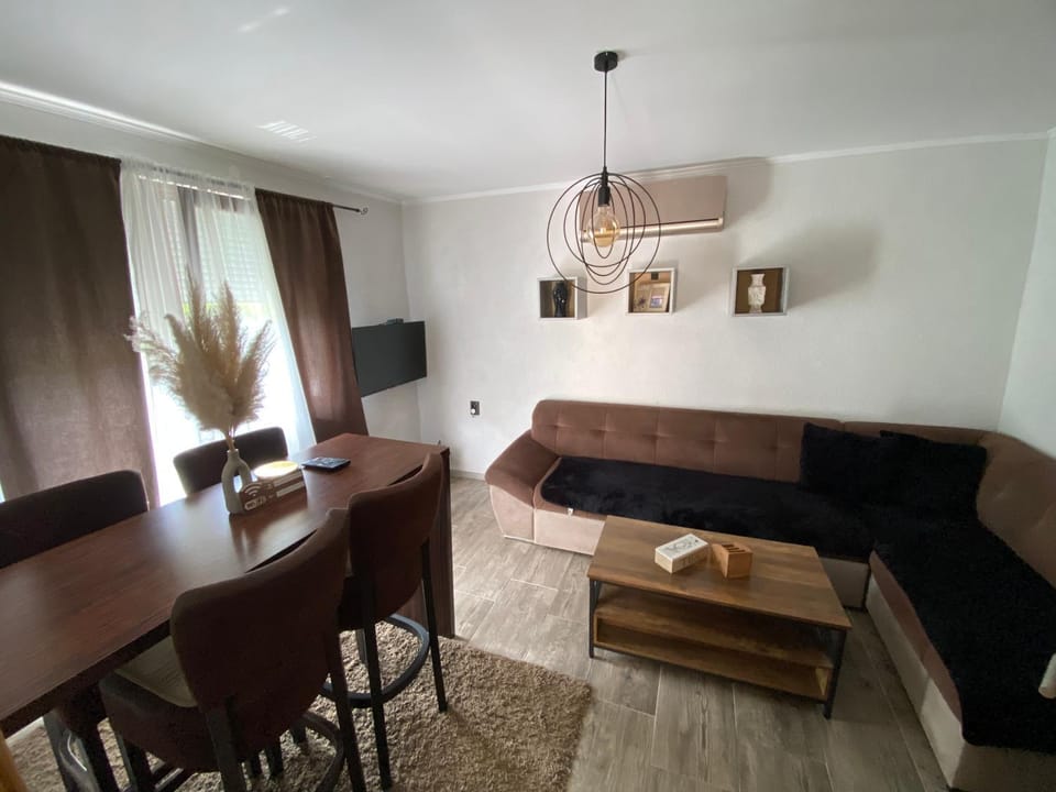 Vikendica sa bazenom House in Zlatibor District, Serbia