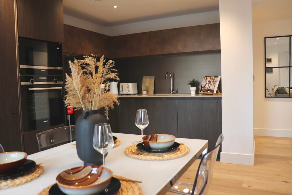 Dining area, kitchen
