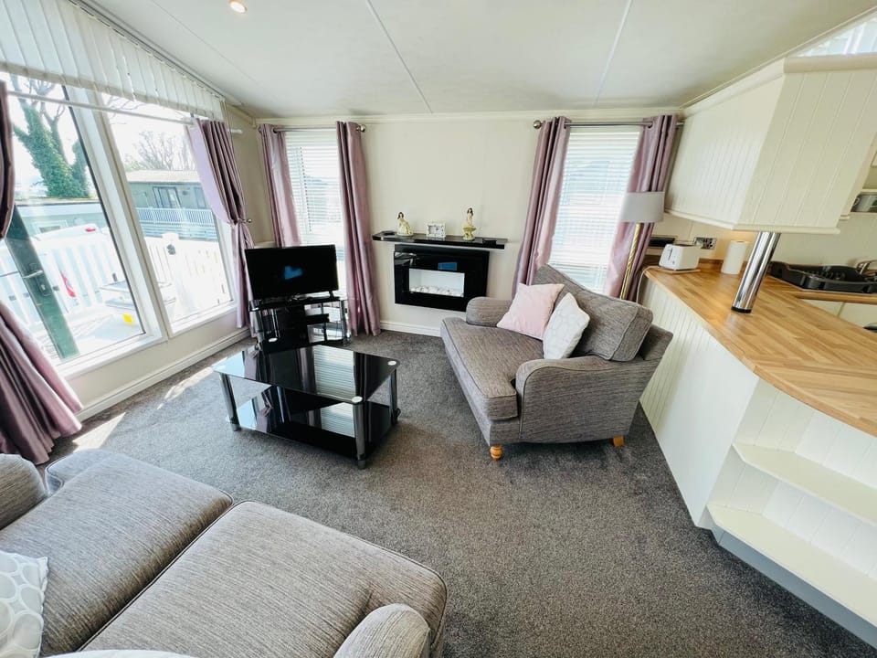 TV and multimedia, Living room, Seating area, hair dresser