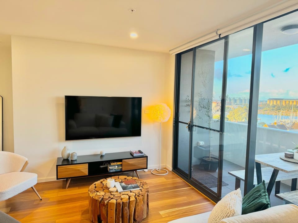 TV and multimedia, View (from property/room), Balcony/Terrace, Living room
